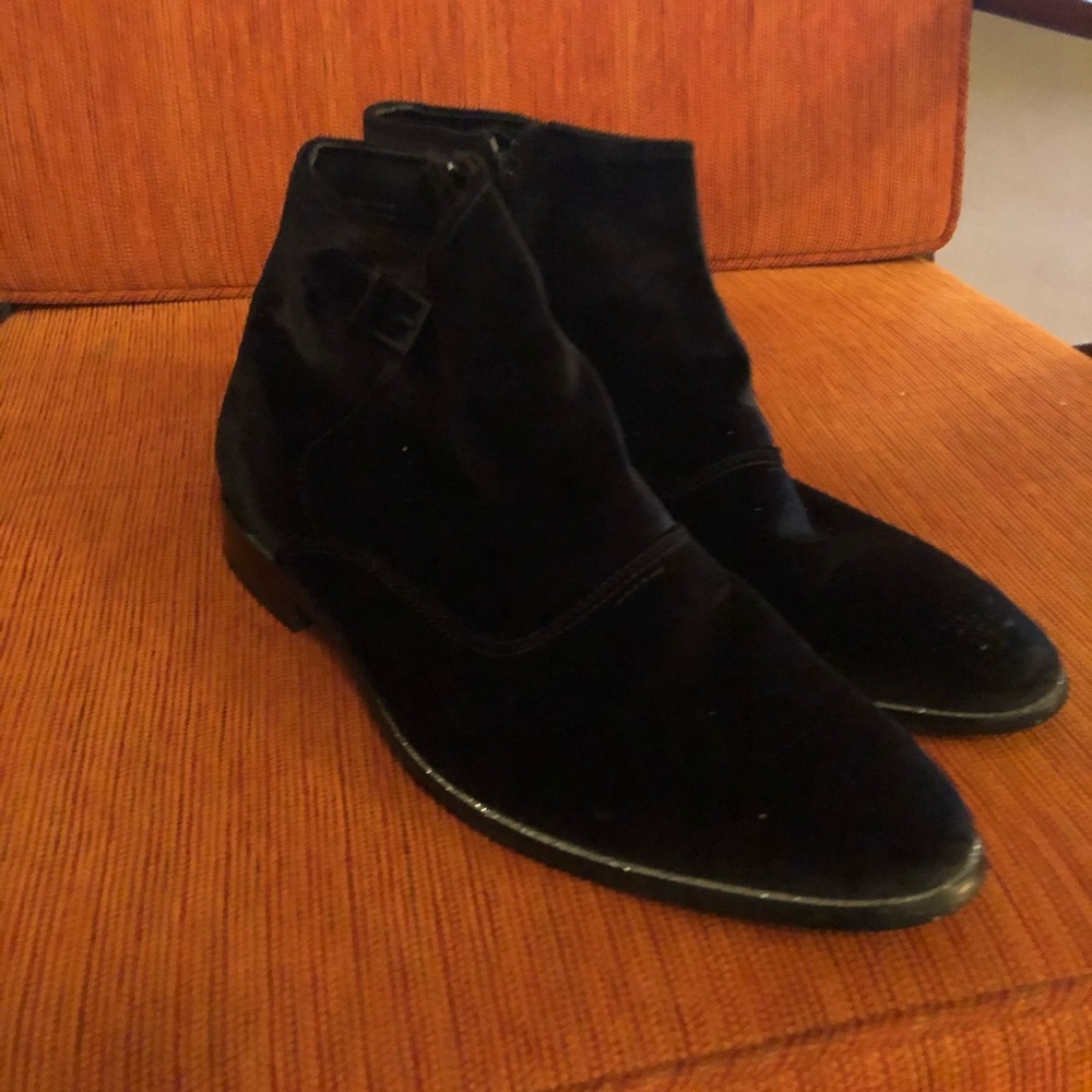 Aldo Men’s Black Velvet Boot w/ glitter